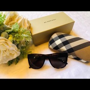 Burberry B4112 Sunglasses great conditions